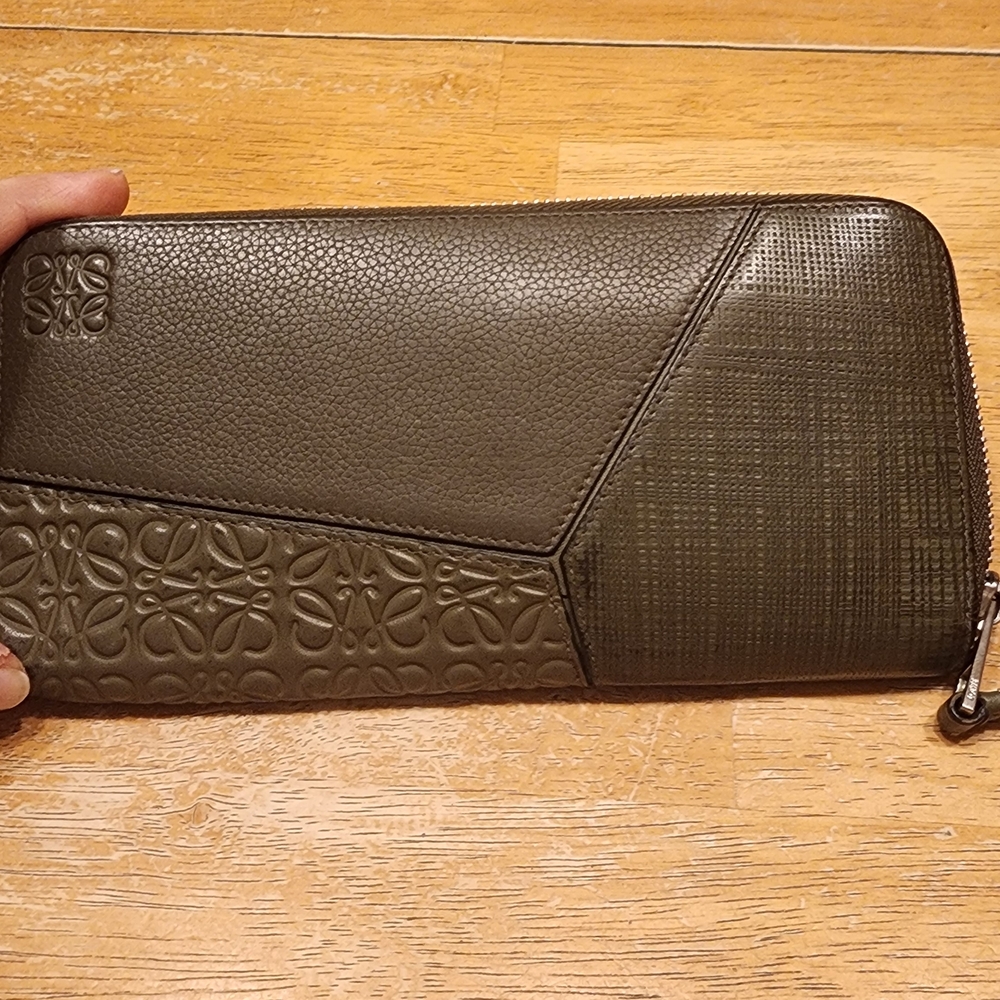Loewe Puzzle Zip-Around Wallet. Olive Green Leather